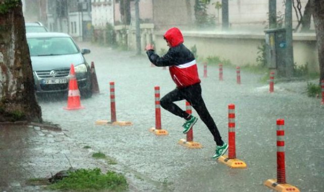 Edirne'de sağanak etkili oldu