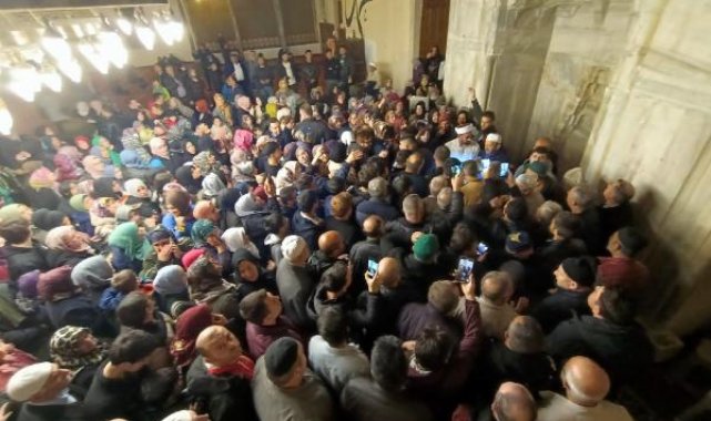 Edirne'de Sakal-ı Şerif'i görmek için vatandaşlar Eski Cami'ye akın etti