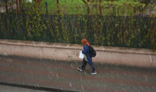 Edirne'de yağmur ve dolu etkili oldu