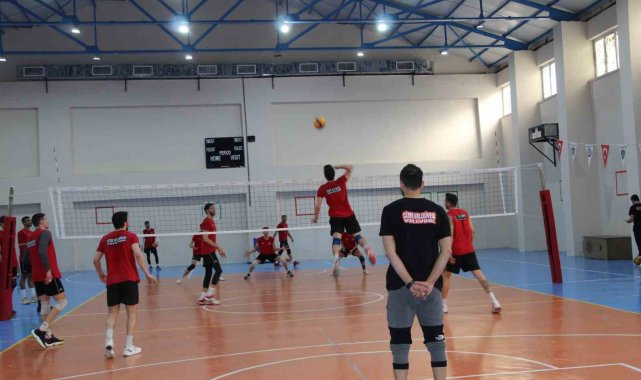 Efeler Ligi'nde play-off'u garantileyen Cizre Belediyespor, kentin gururu oldu