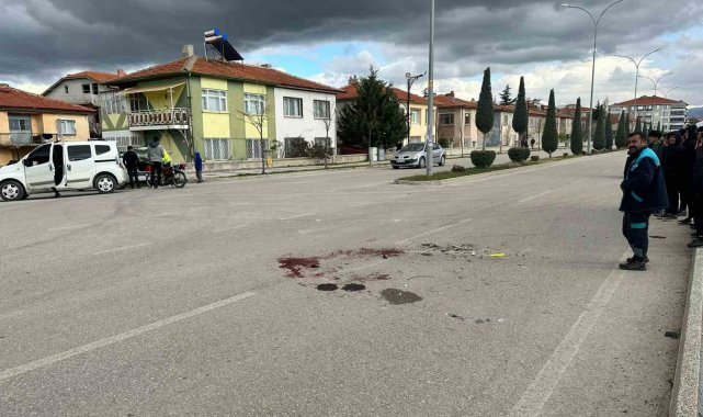 Ehliyetsiz sürücülerin kullandığı kamyon ve motosiklet çarpıştı, 2 kişi yaralandı