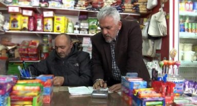 Elazığ'da 'zimem defteri' geleneği; mahalle mahalle gezip, borç kapatıyor