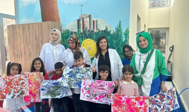 Elazığ'da çocuklar ebru sanatı ile tanıştı