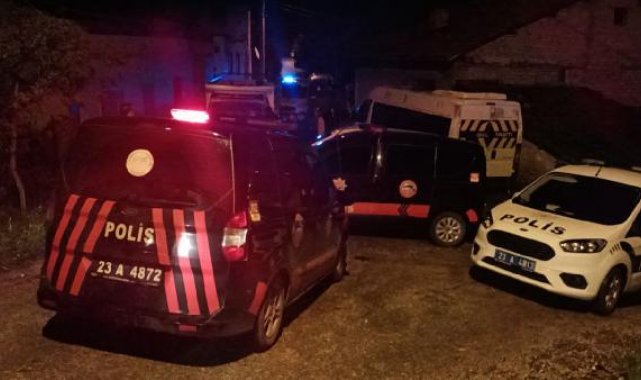 Elazığ'da komşu aileler arasında bıçak ve sopalı borç- alacak kavgası: 3 yaralı