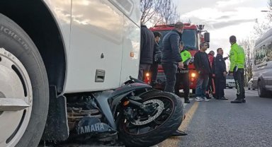 Elazığ'da motosiklet, midibüse çarptı: 2 yaralı