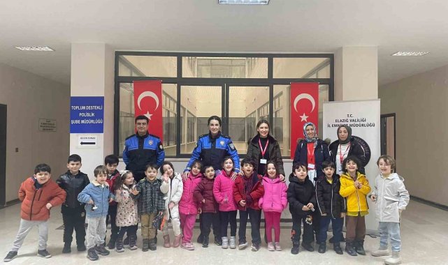 Elazığ'da öğrenciler polisleri unutmadı