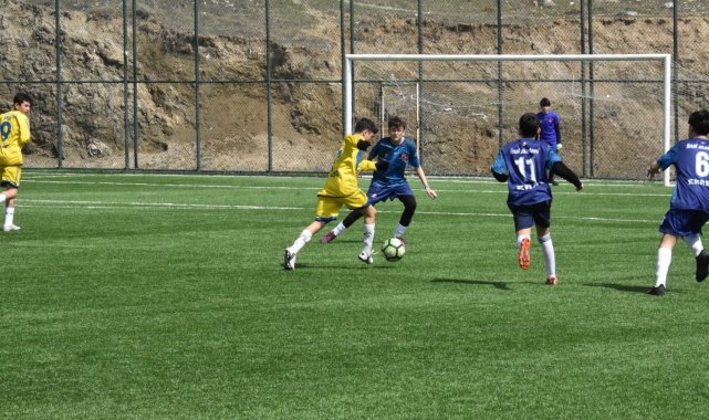 Elazığ'da okul sporları futbol müsabakaları başladı
