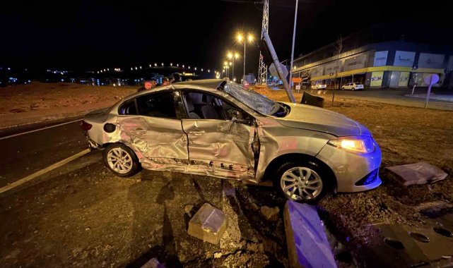 Elazığ'da tır ile otomobil çarpıştı: 1'i ağır 3 yaralı