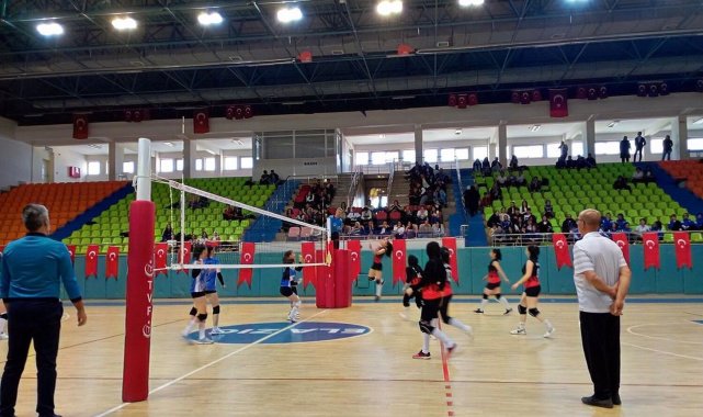 Elazığ'ın ev sahipliğinde voleybol grup müsabakaları başladı