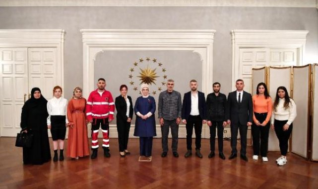 Emine Erdoğan, depremzedeler ve gönüllülerle iftarda buluştu