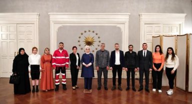 Emine Erdoğan, depremzedeler ve gönüllülerle iftarda buluştu
