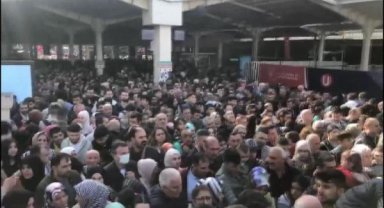 Eminönü'nde insan seli, tramvay seferleri durdu-1