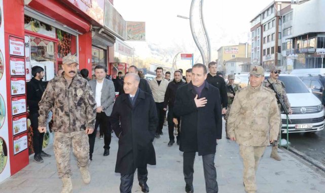 Emniyet Genel Müdürü Aktaş Hakkari'de esnafları dinledi