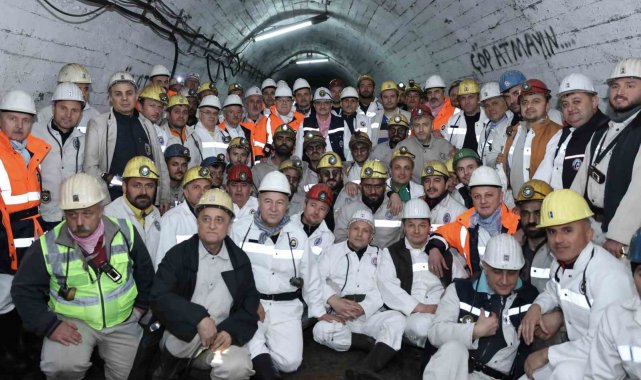 Enerji ve Tabii Kaynaklar Bakanı Fatih Dönmez maden işçileriyle iftar yaptı