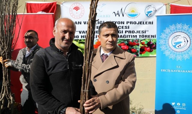Erciş'te yetiştiricilere 25 bin meyve fidanı dağıtıldı