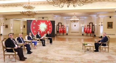 Erdoğan: Meydanların dili bize 'yürüyün' diyor