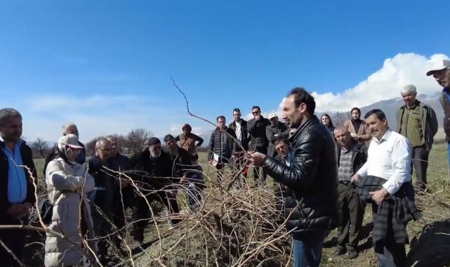 Erzincan'da çiftçilere tarla okulu eğitimi verildi