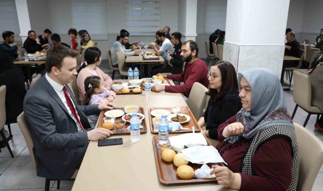 Erzincan'da depremzedelere iftar programı düzenlendi