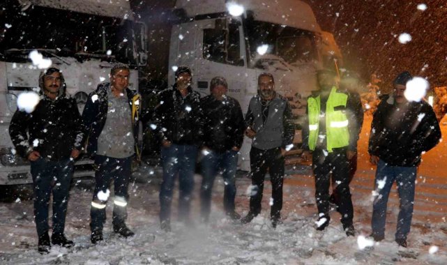 Erzincan'da kar ve tipi ulaşımda aksamalara neden oldu