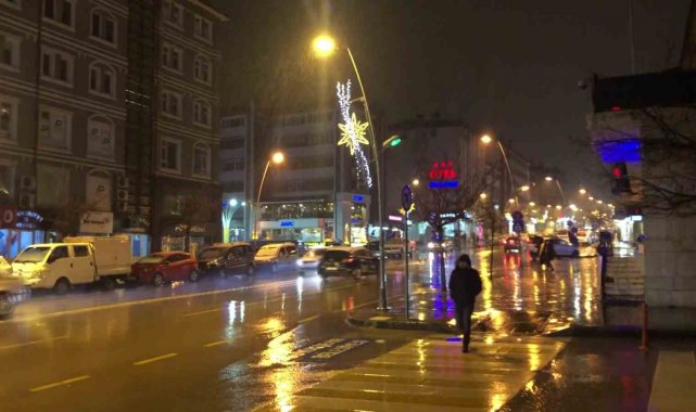 Erzurum'da Nisan ayında kar sürprizi