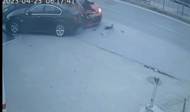Esenyurt'ta köpeğe çarpmamak için manevra yaptı, yol kenarında bekleyenlere çarptı: 1 ölü 2 yaralı