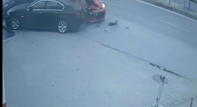Esenyurt'ta köpeğe çarpmamak için manevra yaptı, yol kenarında bekleyenlere çarptı: 1 ölü 2 yaralı