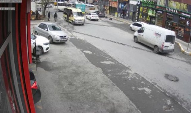 Esenyurt'ta minibüs İETT otobüsüne çarptı: 6 yaralı