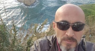 Eşini 40 kilometre kaput üzerinde götüren koca tutuklandı