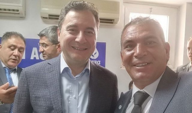 Eski Bakan Kavaf'ın Manisa'dan aday gösterilmesi istifaları beraberinde getirdi