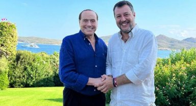 Eski İtalya Başbakanı Berlusconi hastaneye kaldırıldı