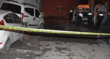 Eski sevgilisinin evinin duvarlarına yanıcı madde fırlattı