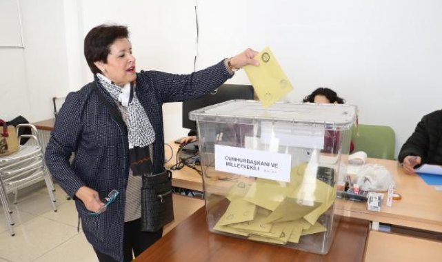Eskişehir'deki Hasan Polatkan Havalimanı'nda tek sandık kuruldu