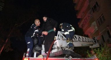 Ev yangınında kedisi 'Nuna'yı sırt çantasına koyup, kurtardı
