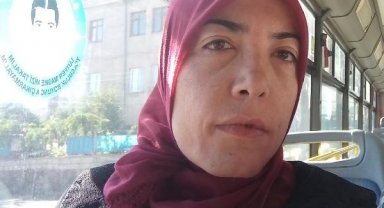 Evinde ölü bulunan 2 çocuk annesi, son yolculuğuna uğurlandı