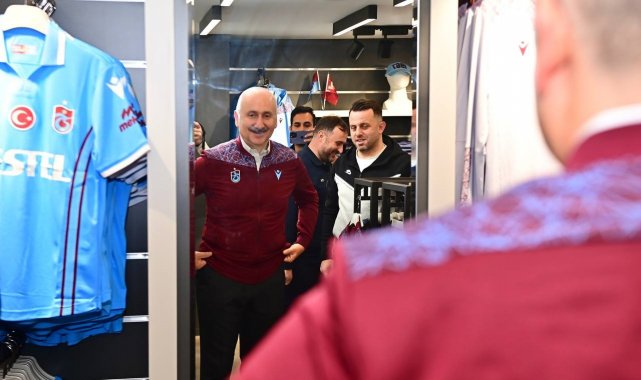 Fanatik Trabzonsporlu Bakan Karaismailoğlu TS Clup'ta alışveriş yaptı