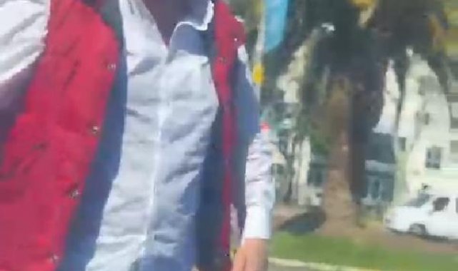 Fatih'te yol verme tartışmasında otomobilin aynası ve camını kırdı