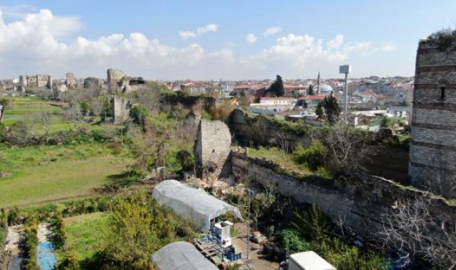 Fatih'te çöken tarihi surlar havadan görüntülendi