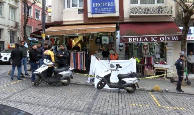Fatih'te görme engelli turistin otel odasından düştüğü anlar kamerada