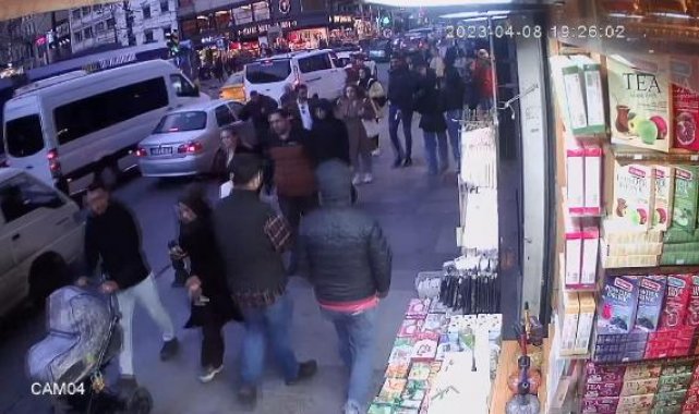 Fatih'te kapkaççıyı çevredekiler böyle yakaladı