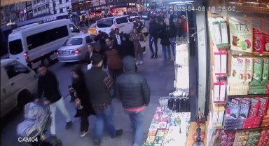 Fatih'te kapkaççıyı çevredekiler böyle yakaladı