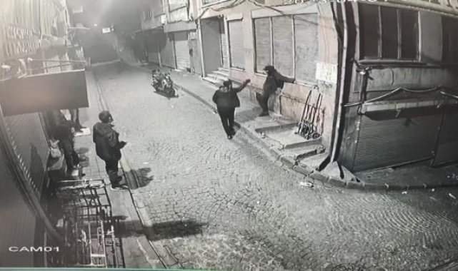 Fatih'te sokak ortasında cinayet kamerada
