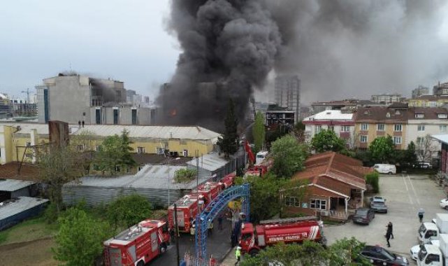 fotoğraflarla yeniden Küçükçekmece'de AKİT gazetesinin de bulunduğu binada yangın