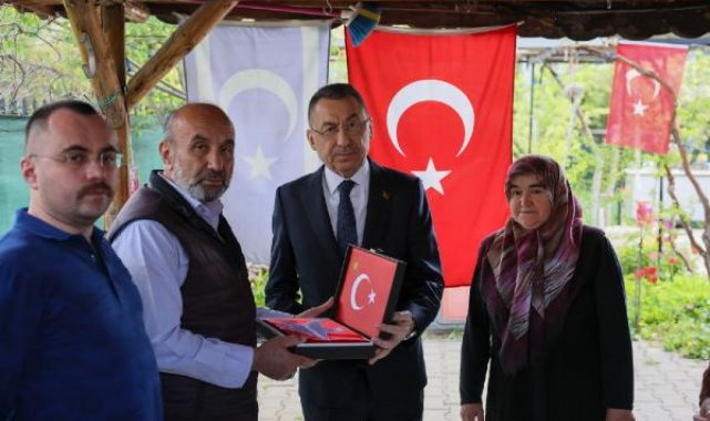 Fuat Oktay, Ankara'da şehit ailesini ziyaret etti