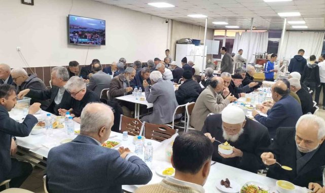Gediz'de Müftülük emekli din görevlileri için iftar programı düzenlendi