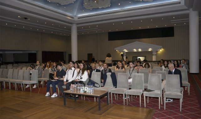 Geleceğin hekimleri Kuşadası'nda buluştu