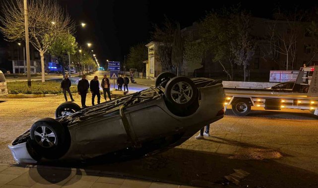 Gelibolu'da takla atan otomobildeki 2 kişi yaralandı