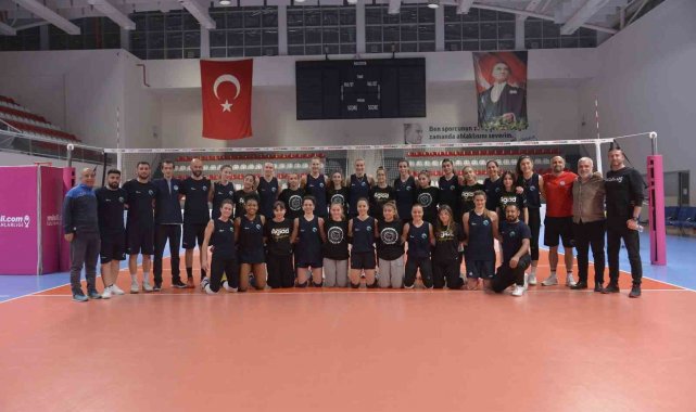 Genç voleybolcular Çukurova Belediyesi Spor Kulübü'nün misafiri oldu