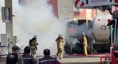 Geniş haber Sultanbeyli'de akaryakıt istasyonunda tankerde yangın