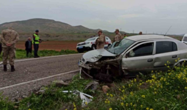 Gercüş'te iki otomobil kafa kafaya çarpıştı: 6 yaralı