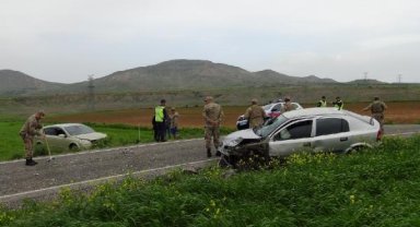 Gercüş'te otomobiller çarpıştı: 1'i ağır 6 yaralı
